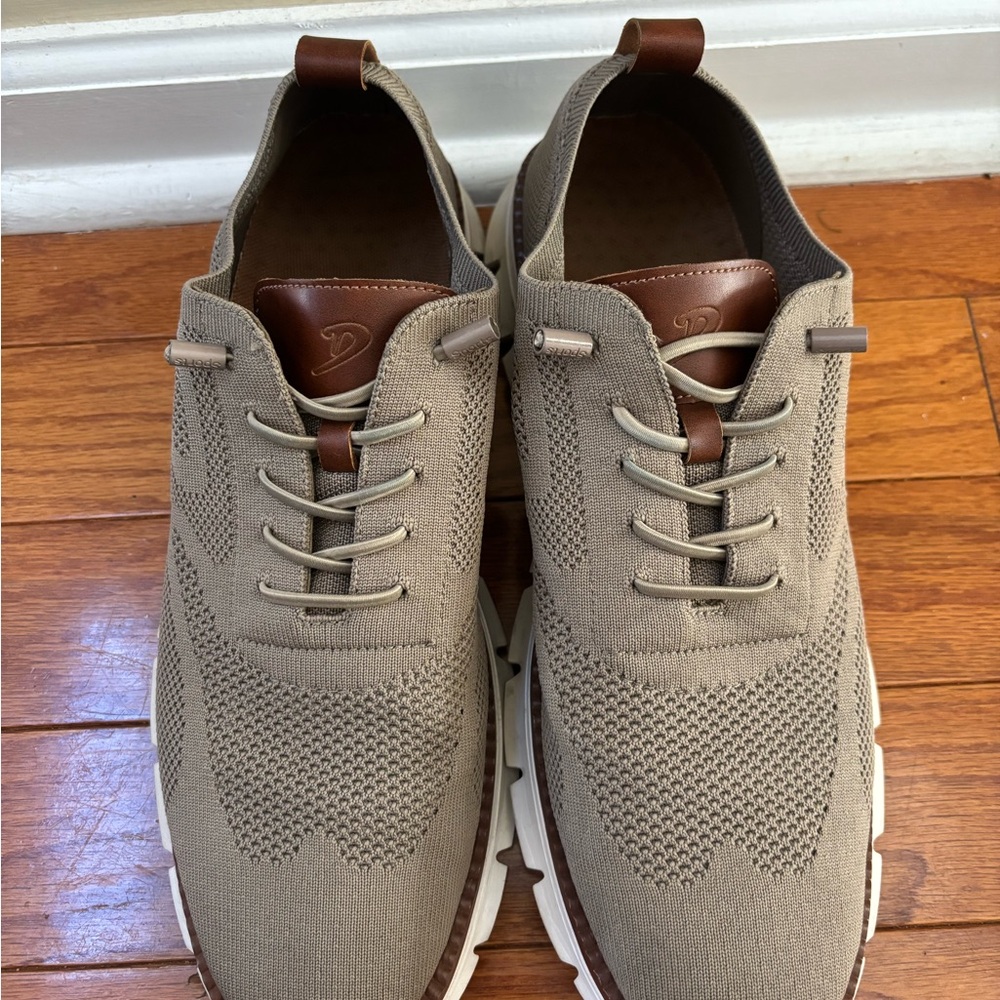 Men's Tan Lace-Up Shoes